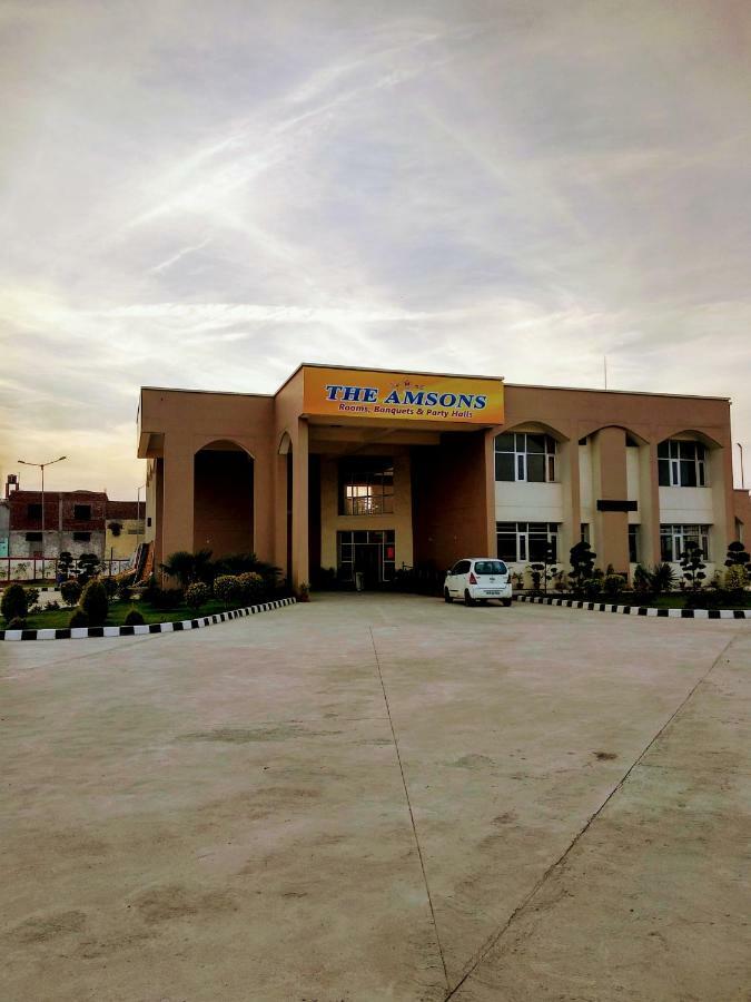 The Amsons Resorts Ludhiana Dış mekan fotoğraf